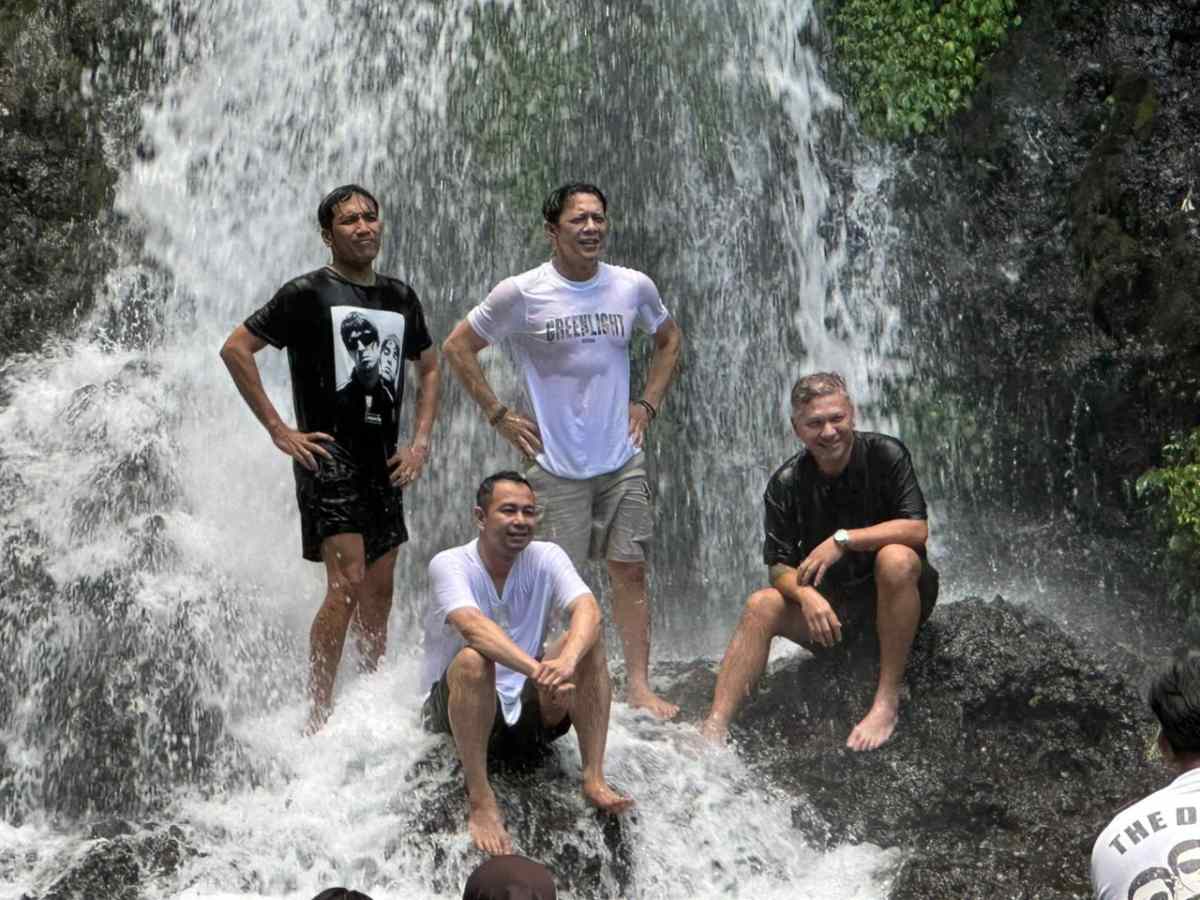 Banyuwangi Kembali jadi Perhatian Para Artis! Raffi, Desta, Ariel, dan Gading Eksplore Berbagai Destinasi