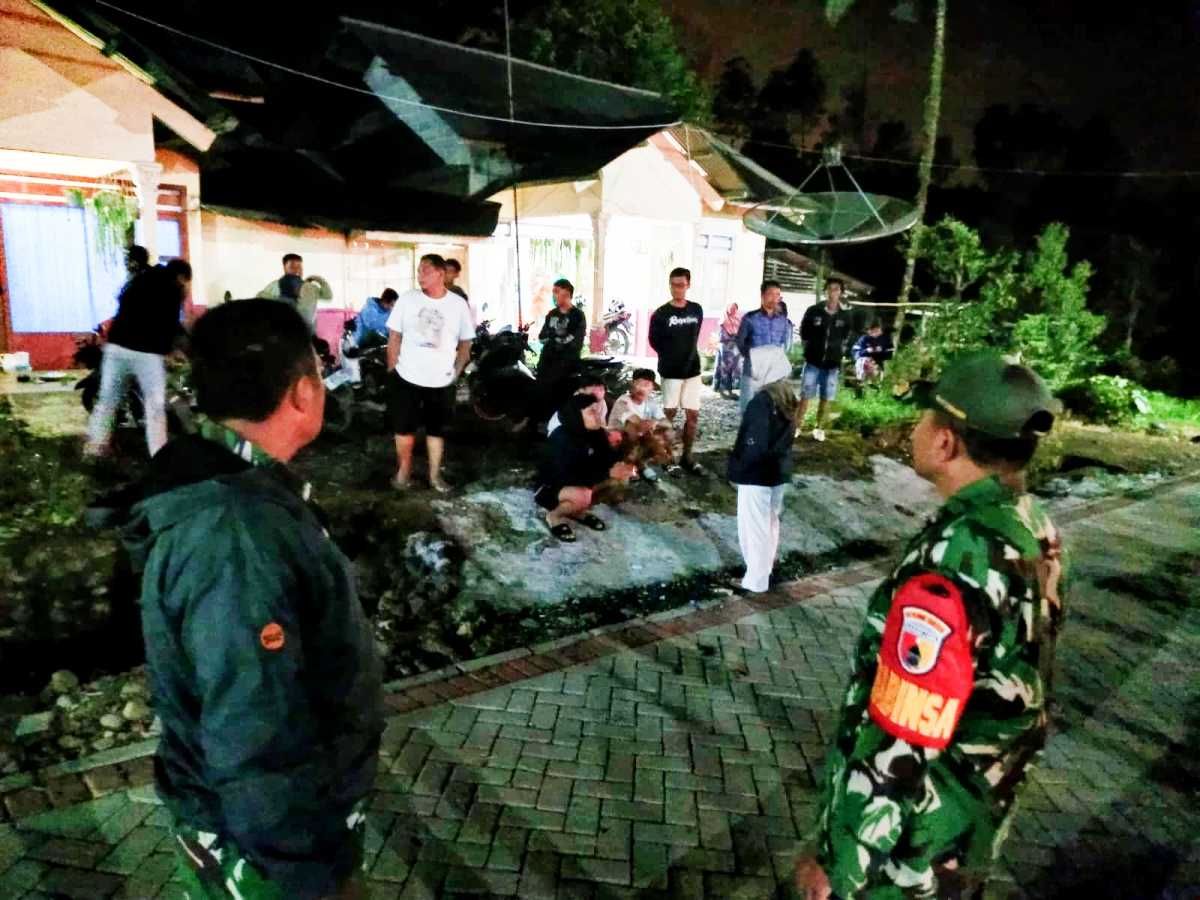 Tengah Malam Di Lider: Babinsa Koramil Songgon Selamatkan Dua Mahasiswa Poliwangi yang Tersesat di Jurang Air Terjun